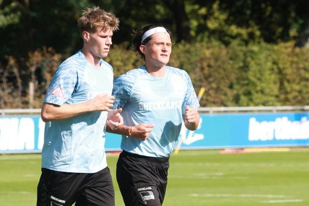 DEU, DFL, 2. FBL Hertha BSC, Training, 26.08.2025, Sportforum, Berlin, DEU, DFL, 2. FBL Hertha BSC, Training, im Bild Auslauftraining, auslaufen nach dem Training Luca Schuler (Hertha BSC Berlin 18), Fabian Reese (Hertha BSC Berlin 11) DFL - regulations prohibit any use of Photographs as image sequences and or quasi-video