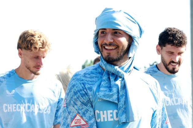 DEU, DFL, 2. FBL Hertha BSC, Training, 26.08.2025, Sportforum, Berlin, DEU, DFL, 2. FBL Hertha BSC, Training, im Bild Kevin Sessa (Hertha BSC Berlin 8) mit Turban DFL - regulations prohibit any use of Photographs as image sequences and or quasi-video