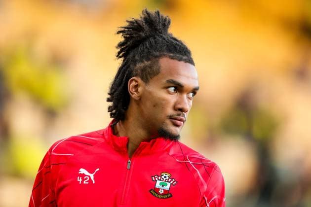 Carabao Cup Norwich City v Southampton Damion Downs of Southampton warms up prior to the Carabao Cup match Norwich City vs Southampton at Carrow Road, Norwich, United Kingdom, 26th August 2025 (Photo by Izzy Poles News Images) Norwich Carrow Road Norfolk United Kingdom Copyright: xIzzyxPoles NewsxImagesx