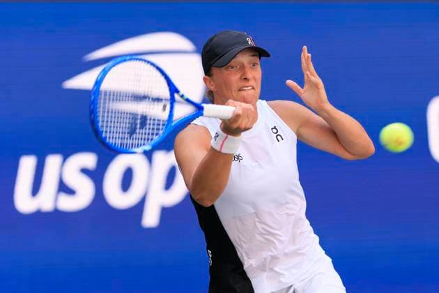August 26, 2025, Flushing Meadows, New York, USA: Iga Swiatek hits a return during a match against Emiliana Arango on Day 3 of the 2025 US Open at USTA Billie Jean King National Tennis Center on Tuesday August 26, 2025 in the Flushing neighborhood of the Queens borough of New York City. JAVIER ROJAS PI Flushing Meadows USA - ZUMAp124 20250826_zaa_p124_018 Copyright: xJavierxRojasx
