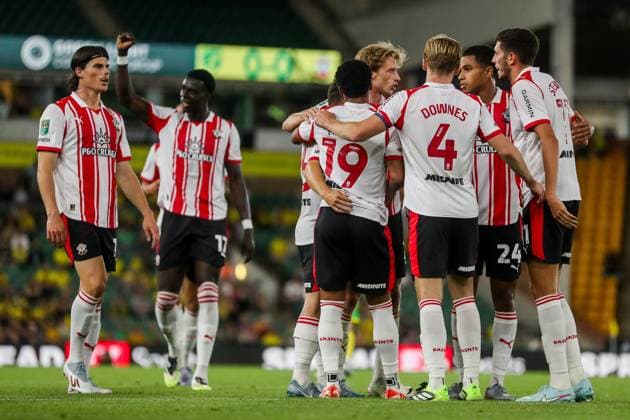 Carabao Cup Norwich City v Southampton Cameron Archer of Southampton celebrates his goal with teammates to make it 0-1 during the Carabao Cup match Norwich City vs Southampton at Carrow Road, Norwich, United Kingdom, 26th August 2025 (Photo by Izzy Poles News Images) Norwich Carrow Road Norfolk United Kingdom Copyright: xIzzyxPoles NewsxImagesx