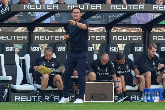 Mönchengladbach, Deutschland, 24.08.25: Gerardo Seoane (Borussia Mönchengladbach) gestikuliert, Gestik waehrend des Spiels der Bundesliga zwischen Borussia Mönchengladbach vs Hamburger SV im Stadion im Borussia Park Mönchengladbach Stadion im Borussia Park North Rhine-Westphalia Germany Copyright: xBrauer-Fotoagenturx xAdrianxSchlx