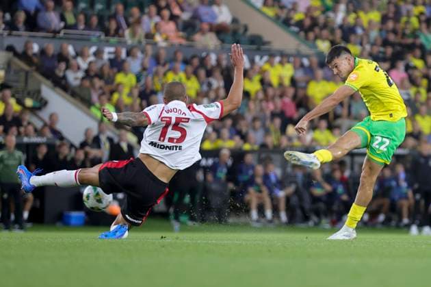 Norwich City v Southampton Carabao Cup Mirko Topic of Norwich has a shot on goal during the Carabao Cup Second Round match at Carrow Road, Norwich UK Newspapers OUT Copyright: xPaulxChestertonx FIL-22146-0030