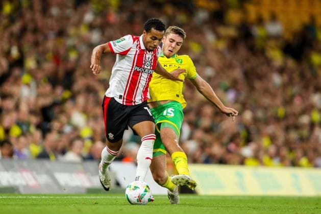 Carabao Cup Norwich City v Southampton Cameron Archer of Southampton is put under pressure by Ruairi Mcconville of Norwich City during the Carabao Cup match Norwich City vs Southampton at Carrow Road, Norwich, United Kingdom, 26th August 2025 (Photo by Izzy Poles News Images) Norwich Carrow Road Norfolk United Kingdom Copyright: xIzzyxPoles NewsxImagesx