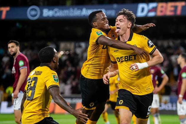 Wolverhampton Wanderers v West Ham United EFL Cup 26 08 2025. GOAL scores 3-2 Wolverhampton Wanderers forward Jorgen Strand Larsen (9) scores and celebrates during the EFL Cup match between Wolverhampton Wanderers and West Ham United at Molineux, Wolverhampton, England on 26 August 2025. Wolverhampton Molineux West Midlands England Editorial use only DataCo restrictions apply See www.football-dataco.com , Copyright: xManjitxNarotrax PSI-22686-0040
