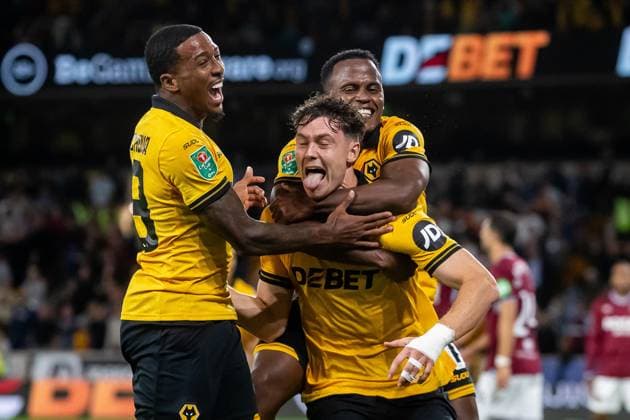 Wolverhampton Wanderers v West Ham United EFL Cup 26 08 2025. GOAL scores 3-2 Wolverhampton Wanderers forward Jorgen Strand Larsen (9) scores and celebrates during the EFL Cup match between Wolverhampton Wanderers and West Ham United at Molineux, Wolverhampton, England on 26 August 2025. Wolverhampton Molineux West Midlands England Editorial use only DataCo restrictions apply See www.football-dataco.com , Copyright: xManjitxNarotrax PSI-22686-0042