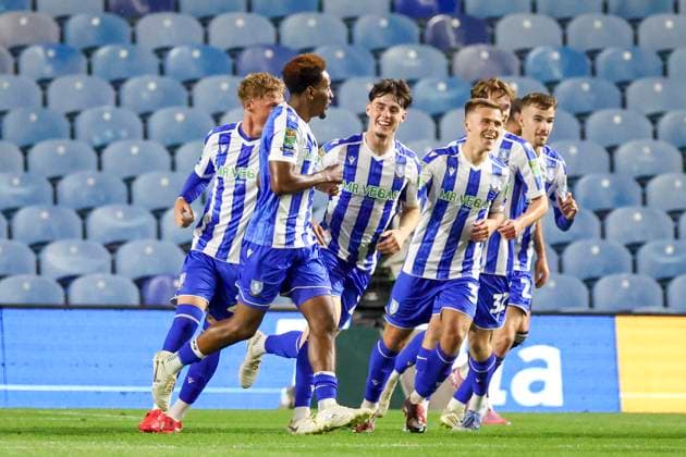 Sheffield Wednesday FC v Leeds United FC, Carabao Cup, 2nd Round Sheffield Wednesday forward Jamal Lowe (9) scores a GOAL 1-0 and celebrates during the Sheffield Wednesday FC v Leeds United FC Carabao Cup, 2nd Round match at Hillsborough Stadium, Sheffield, England, United Kingdom on 26 August 2025 Credit: Phil Duncan Every Second Media Editorial use only. All images are copyright Every Second Media Limited. No images may be reproduced without prior permission. All rights reserved. Premier League and Football League images are subject to licensing agreements with Football DataCo Limited. see https: www.football-dataco.com Copyright: xIMAGO EveryxSecondxMediax ESM-1563-0036 PhilxDuncanx xEveryxSecondxMediax