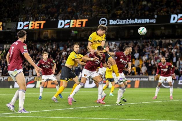 Jorgen Strand Larsen (9 Wolves) puts Wolves ahead during the Carabao Cup football match between Wolverhampton Wanderers and West Ham United at Molineux stadium in Wolverhampton, England Copyright: xNataliexMincher SPPx Sportspressphoto_SPR16884