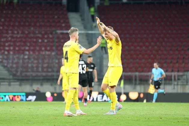 SOCCER - UEFA CL, Sturm vs Bodo KLAGENFURT,AUSTRIA,26.AUG.25 - SOCCER - UEFA Champions League, play off, SK Sturm Graz vs FK Bodo Glimt. Image shows the rejoicing of Odin Bjortuft and Villads Nielsen (Bodo Glimt).  GEPAxpictures xChrisxBauer