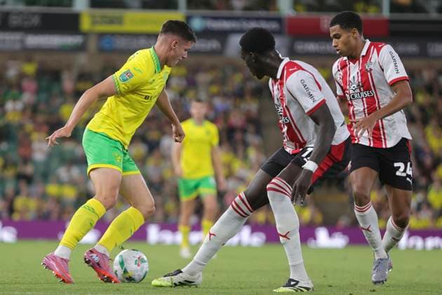 Norwich City v Southampton Carabao Cup Ante Crnac of Norwich, Shea Charles of Southampton and Joshua Quarshie of Southampton in action during the Carabao Cup Second Round match at Carrow Road, Norwich UK Newspapers OUT Copyright: xPaulxChestertonx FIL-22146-0067