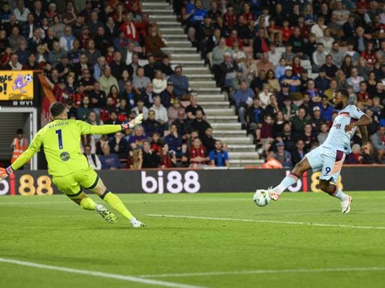 Bournemouth, England, August 26, 2025: Brentford s Igor Thiago scores his side s second goal during the Carabao Cup 2025 26 Round 2 match between AFC Bournemouth and Brentford FC at the Vitality Stadium in Bournemouth, England. (Photo by David Horton Sports Press Photo) Copyright: xDavidxHorton SportsxPressxPhotox Sportspressphoto_SPR16900