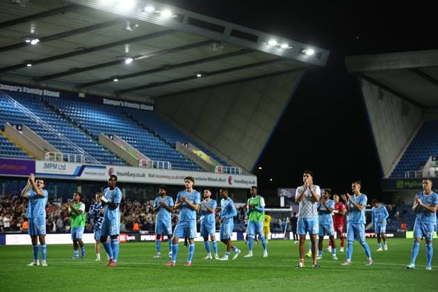 Jack Rudoni of Coventry City applauds the fans with team-mates Millwall v Coventry City, EFL Carabao Cup, Second Round, Football, The Den, London, UK - 26 Aug 2025London The Den United Kingdom EDITORIAL USE ONLY No use with unauthorised audio, video, data, fixture lists, club league logos or live services. Online in-match use limited to 120 images, no video emulation. No use in betting, games or single club league player publications. Copyright: xMichaelxZemanek Shutterstockx 15455833ax
