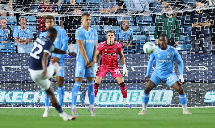 Ben Wilson of Coventry City Millwall v Coventry City, EFL Carabao Cup, Second Round, Football, The Den, London, UK - 26 Aug 2025London The Den United Kingdom EDITORIAL USE ONLY No use with unauthorised audio, video, data, fixture lists, club league logos or live services. Online in-match use limited to 120 images, no video emulation. No use in betting, games or single club league player publications. Copyright: xMichaelxZemanek Shutterstockx 15455833az