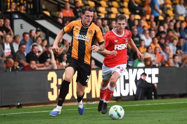 Cambridge United v Charlton Athletic Carabao Cup Oliver Hobden of Charlton Athletic and Zak Bradshaw of Cambridge United during the Carabao Cup Second Round match at the Cledara Abbey Stadium, Cambridge UK Newspapers OUT Copyright: xMartynxHaworthx FIL-22145-0120
