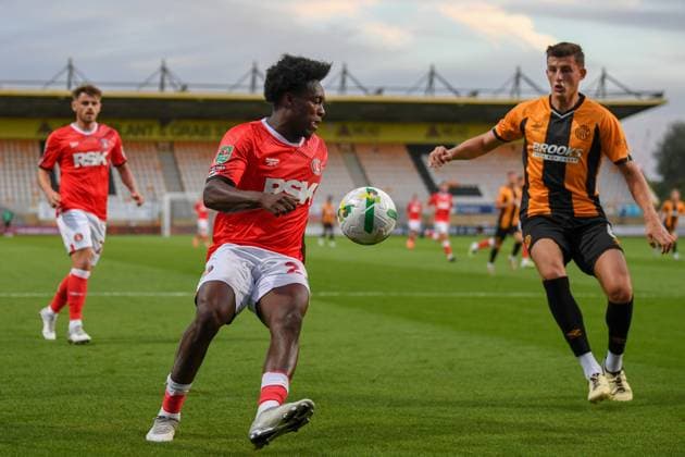 Cambridge United v Charlton Athletic Carabao Cup Isaac Olaofe of Charlton Athletic during the Carabao Cup Second Round match at the Cledara Abbey Stadium, Cambridge UK Newspapers OUT Copyright: xMartynxHaworthx FIL-22145-0124