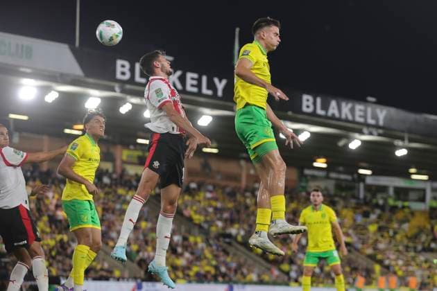 Norwich City v Southampton Carabao Cup Mirko Topic of Norwich flicks the ball on during the Carabao Cup Second Round match at Carrow Road, Norwich UK Newspapers OUT Copyright: xPaulxChestertonx FIL-22146-0092