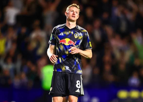 Carabao Cup Sheffield Wednesday v Leeds United Sean Longstaff of Leeds United reacts to missed penalty during the Carabao Cup match Sheffield Wednesday vs Leeds United at Hillsborough, Sheffield, United Kingdom, 26th August 2025 (Photo by Richard Bierton News Images) Sheffield Hillsborough South Yorkshire United Kingdom Copyright: xRichardxBierton NewsxImagesx