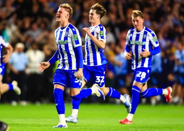 Carabao Cup Sheffield Wednesday v Leeds United Sheffield Wednesday celebrate their win in the penalty shootout during the Carabao Cup match Sheffield Wednesday vs Leeds United at Hillsborough, Sheffield, United Kingdom, 26th August 2025 (Photo by Richard Bierton News Images) Sheffield Hillsborough South Yorkshire United Kingdom Copyright: xRichardxBierton NewsxImagesx