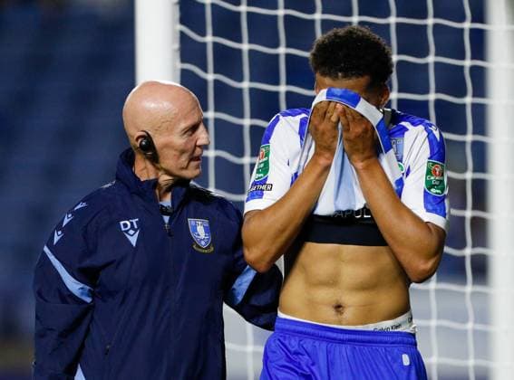 Sheffield Wednesday v Leeds United Carabao Cup Gabriel Otegbayo of Sheffield Wednesday is subbed off injured during the Carabao Cup Second Round match at Hillsborough, Sheffield UK Newspapers OUT Copyright: xMaxxTomlinsonx FIL-22148-0039