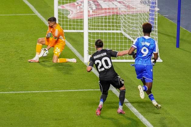 Sheffield Wednesday FC v Leeds United FC, Carabao Cup, 2nd Round Sheffield Wednesday forward Jamal Lowe (9) scores a GOAL 1-0 given as Karl Darlow own goal during the Sheffield Wednesday FC v Leeds United FC Carabao Cup, 2nd Round match at Hillsborough Stadium, Sheffield, England, United Kingdom on 26 August 2025 Credit: Eleanor Hoad Every Second Media Editorial use only. All images are copyright Every Second Media Limited. No images may be reproduced without prior permission. All rights reserved. Premier League and Football League images are subject to licensing agreements with Football DataCo Limited. see https: www.football-dataco.com Copyright: xIMAGO EveryxSecondxMediax ESM-1564-0018 EleanorxHoadx xEveryxSecondxMediax