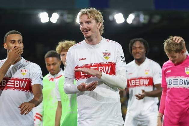 26.08.2025, xtgx, Fussball - DFB Pokal 1.Runde Eintracht Braunschweig - VfB Stuttgart emspor, v.l. Nick Woltemade (Stuttgart, 11) Jubel ueber den Sieg, Jubel nach Spielende (DFL DFB REGULATIONS PROHIBIT ANY USE OF PHOTOGRAPHS as IMAGE SEQUENCES and or QUASI-VIDEO) Braunschweig
