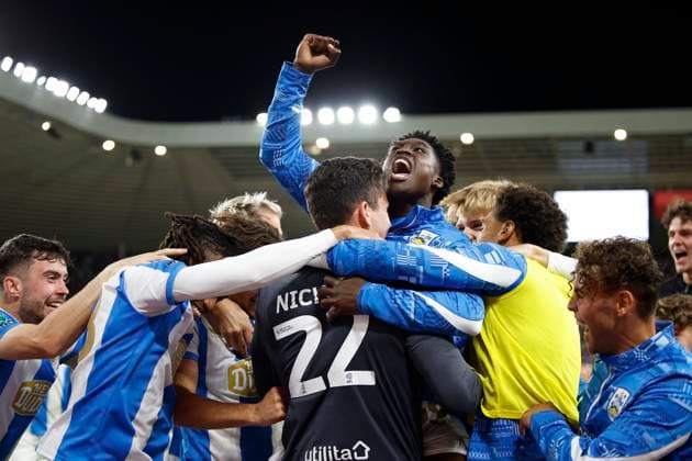 26th August 2025; Stadium of Light, Sunderland, England; EFL Carabao Cup Football, Sunderland versus Huddersfield Town; Lee Nicholls of Huddersfield Town celebrates with his team at full time Editorial use only: DataCo restrictions apply See www.football-dataco.com  CraigxCowan