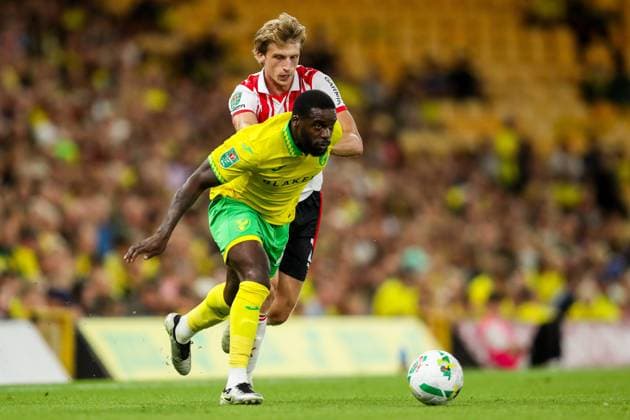 Carabao Cup Norwich City v Southampton Jeffrey Schlupp of Norwich City is put under pressure by Mads Roerslev of Southampton during the Carabao Cup match Norwich City vs Southampton at Carrow Road, Norwich, United Kingdom, 26th August 2025 (Photo by Izzy Poles News Images) Norwich Carrow Road Norfolk United Kingdom Copyright: xIzzyxPoles NewsxImagesx