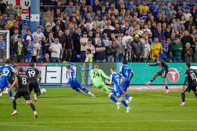 Sheffield Wednesday FC v Leeds United FC, Carabao Cup, 2nd Round Leeds United defender Jayden Bogle (2) scores a GOAL 1-1 during the Sheffield Wednesday FC v Leeds United FC Carabao Cup, 2nd Round match at Hillsborough Stadium, Sheffield, England, United Kingdom on 26 August 2025 Credit: Eleanor Hoad Every Second Media Editorial use only. All images are copyright Every Second Media Limited. No images may be reproduced without prior permission. All rights reserved. Premier League and Football League images are subject to licensing agreements with Football DataCo Limited. see https: www.football-dataco.com Copyright: xIMAGO EveryxSecondxMediax ESM-1564-0029 EleanorxHoadx xEveryxSecondxMediax