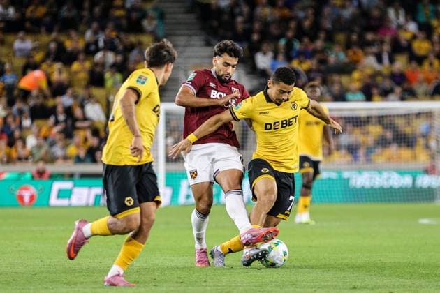 Andre (7 Wolves) on the ball during the Carabao Cup football match between Wolverhampton Wanderers and West Ham United at Molineux stadium in Wolverhampton, England Copyright: xNataliexMincher SPPx Sportspressphoto_SPR16986