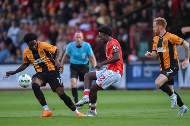 Cambridge United v Charlton Athletic Carabao Cup Isaac Olaofe of Charlton Athletic during the Carabao Cup Second Round match at the Cledara Abbey Stadium, Cambridge UK Newspapers OUT Copyright: xMartynxHaworthx FIL-22145-0150