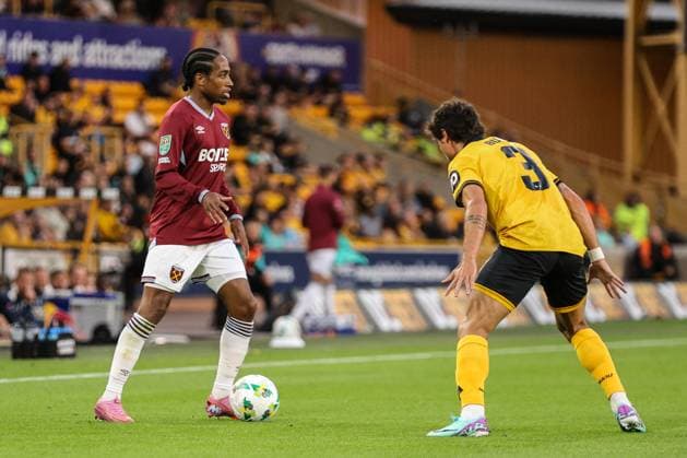 Kyle Walker-Peters (2 West Ham) on the ball during the Carabao Cup football match between Wolverhampton Wanderers and West Ham United at Molineux stadium in Wolverhampton, England Copyright: xNataliexMincher SPPx Sportspressphoto_SPR17028