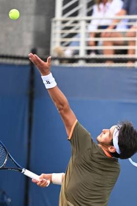 (250827) -- NEW YORK, Aug. 27, 2025 -- Bu Yunchaokete of China serves during the men s singles first round match against Valentin Royer of France at the 2025 US Open tennis championships in New York, the United States, on Aug. 25, 2025. ) (SP)U.S.-NEW YORK-TENNIS-US OPEN-MEN S SINGLES LixRui 