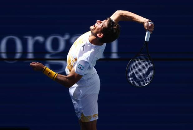 2025 US Open Tennis Championships, Day Three, Billy Jean-King Tennis Centre, Flushing Meadows, New York, USA, 26 08 2025 Vit Kopriva (CZE) in action during his first round match against Jannik Sinner (ITA) in the 2025 US Open at Flushing Meadows New York Billy Jean King Tennis Centre, Flushing Meadows New York USA Copyright: xMarkxGreenwoodx