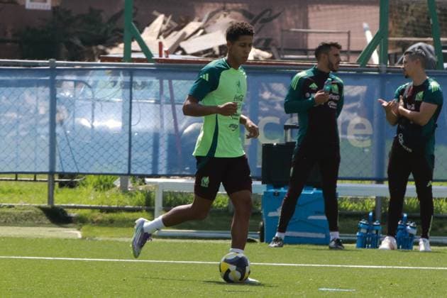 Fußball, Nationalteam Mexiko Training Mexican National Soccer Team Training In Mexico City Player Ozziel Herrera is seen during the Mexican National Soccer Team s training session at the High Performance Center (CAR) of the Mexican Football Federation in Mexico City, Mexico, on August 26, 2025. The Mexican national team, Nationalteam continues its preparation at the High Performance Center (CAR) on the second day of the microcycle prior to the next FIFA Date. MÃ xico City Mexico  Copyright: xJosexLuisxToralesx originalFilename:torales-notitle250826_np4VP.jpg