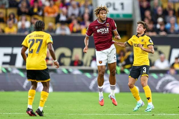 Wolverhampton Wanderers v West Ham United - Carabao Cup Second Round Jean-Clair Todibo of West Ham beats Hugo Bueno of Wolverhampton Wanderers in the air during the Carabao Cup match between Wolverhampton Wanderers and West Ham United at Molineux in Wolverhampton, England, on August 26, 2025. Wolverhampton West Midlands United Kingdom  Copyright: xMIxNewsx originalFilename:fletcher-wolverha250826_npNZq.jpg