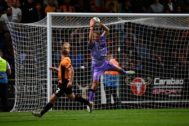 Cambridge United v Charlton Athletic - Carabao Cup Second Round Goalkeeper Ashley Maynard Brewer of Charlton Athletic catches the ball during the Carabao Cup match between Cambridge United and Charlton Athletic at the Cledara Abbey Stadium in Cambridge, United Kingdom, on August 26, 2025. Cambridge Cambridgeshire United Kingdom  Copyright: xMIxNewsx originalFilename:fletcher-cambridg250826_npJt1.jpg