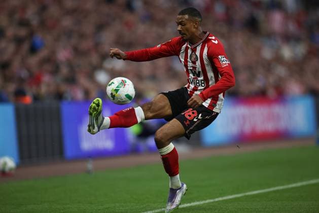 Sunderland v Huddersfield Town - Carabao Cup Second Round Wilson Isidor of Sunderland plays during the Carabao Cup match between Sunderland and Huddersfield Town at the Stadium Of Light in Sunderland, England, on August 26, 2025. Sunderland Tyne and Wear United Kingdom  Copyright: xMIxNewsx originalFilename:fletcher-sunderla250826_npUQj.jpg