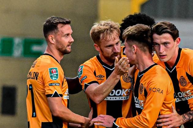 Cambridge United v Charlton Athletic - Carabao Cup Second Round James Brophy (7 Cambridge United) (center) celebrates after scoring the team s first goal during the Carabao Cup match between Cambridge United and Charlton Athletic at the Cledara Abbey Stadium in Cambridge, United Kingdom, on August 26, 2025. Cambridge Cambridgeshire United Kingdom  Copyright: xMIxNewsx originalFilename:fletcher-cambridg250826_npRkG.jpg