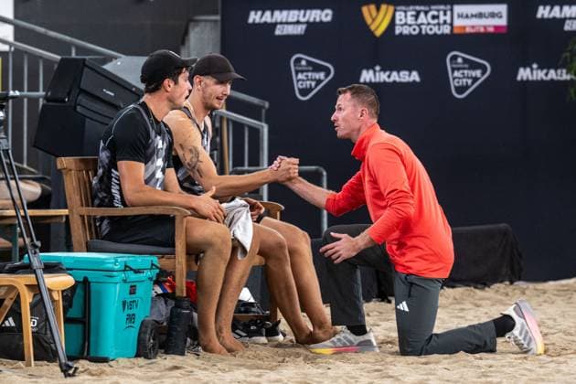 RECORD DATE NOT STATED Beach Pro Tour - Elite 16 Hamburg, 27.08.2025 Sven Winter (Player No. 2, GER), Lukas Pfretzschner L. (Player No. 1, Thomas Kaczmarek (Trainer); Beach Pro Tour - Elite 16 Hamburg am 27.08.2025 Copyright: xBEAUTIFULxSPORTS PeterxWeberx