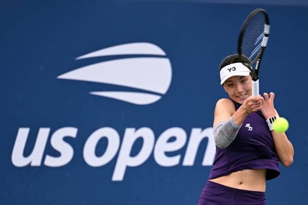 (250827) -- NEW YORK, Aug. 27, 2025 -- Wang Xinyu of China hits a return during the women s singles first round match against Caroline Dolehide of the United States at the 2025 US Open tennis championships in New York, the United States, on Aug. 25, 2025. ) (SP)U.S.-NEW YORK-TENNIS-US OPEN-WOMEN S SINGLES LixRui 