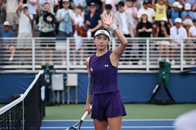 (250827) -- NEW YORK, Aug. 27, 2025 -- Wang Xinyu of China greets the spectators after the women s singles first round match against Caroline Dolehide of the United States at the 2025 US Open tennis championships in New York, the United States, on Aug. 25, 2025. ) (SP)U.S.-NEW YORK-TENNIS-US OPEN-WOMEN S SINGLES LixRui 