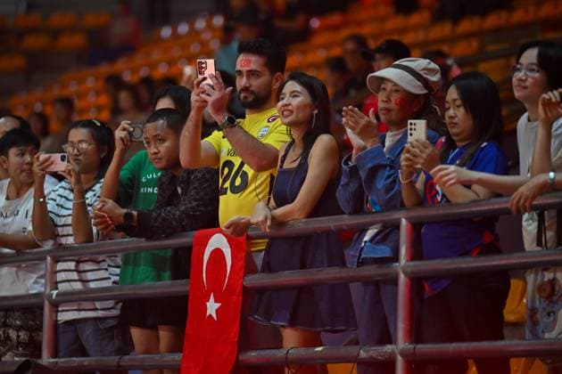 Turkiye v Canada - FIVB Women’s World Volleyball Championship NAKHON RATCHASIMA, THAILAND - AUGUST 27: Fans are waiting in the stands ahead of the FIVB Women s Volleyball World Championship, WM, Weltmeisterschaft match between Turkiye and Canada at Korat Chatchai Hall in Nakhon Ratchasima, Thailand, on August 27, 2025. Mustafa Hatipoglu Anadolu Nakhon Ratchasima Thailand. Editorial use only. Please get in touch for any other usage.  Copyright: x2025xAnadoluxMustafaxHatipoglux