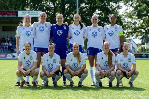 UEFA Women s Champions League Second Qualifying Round Semi-Final, Sportpark Schreurserve, Enschede, The Netherlands 27 8 2025 Athlone Town AFC pose for a photo Before the start of the Match Athlone Town AFC pose for a photo Before the start of the Match 27 8 2025  Copyright: x INPHO FrankxUijlenbroekx FU2_9889 20250827