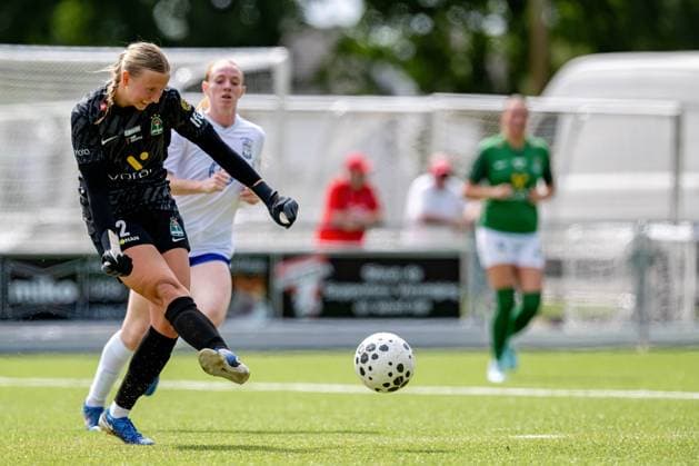 UEFA Women s Champions League Second Qualifying Round Semi-Final, Sportpark Schreurserve, Enschede, The Netherlands 27 8 2025 Athlone Town vs Breidablik Katherine Devine of BreiÃ°ablik passes the ball Katherine Devine 27 8 2025  Copyright: x INPHO FrankxUijlenbroekx FU1_5801 20250827