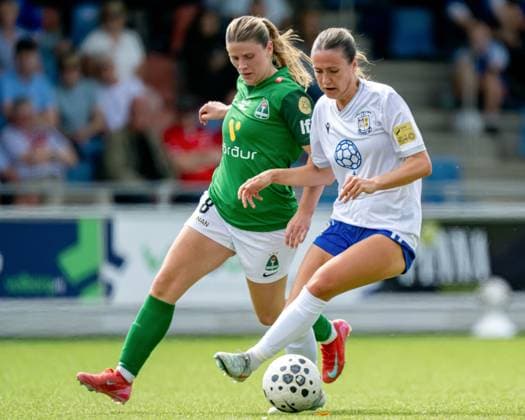 UEFA Women s Champions League Second Qualifying Round Semi-Final, Sportpark Schreurserve, Enschede, The Netherlands 27 8 2025 Athlone Town vs Breidablik Madison Gibson of Athlone Town AFC and Heida Vidarsdottir of BreiÃ°ablik runs with the ball Madison Gibson and Heida Vidarsdottir 27 8 2025  Copyright: x INPHO FrankxUijlenbroekx FU1_6002 20250827