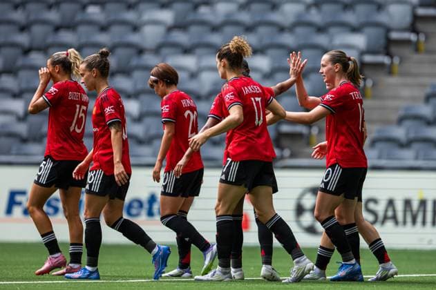 250827 Elisabeth Terland of Manchester United, ManU celebrates with her teammates after 3-0 during the UEFA Women s Champions League qualifying match between Manchester United and PSV Eindhoven on August 27, 2025 in Stockholm. Photo: Jonathan Näckstrand BILDBYRAN COP 94 JN0223 fotboll football soccer fotball uefa womens champions league manchester united wfc psv eindhoven dam bbeng jubel celebration Copyright: JONATHANxNÄCKSTRAND BB250827JN015