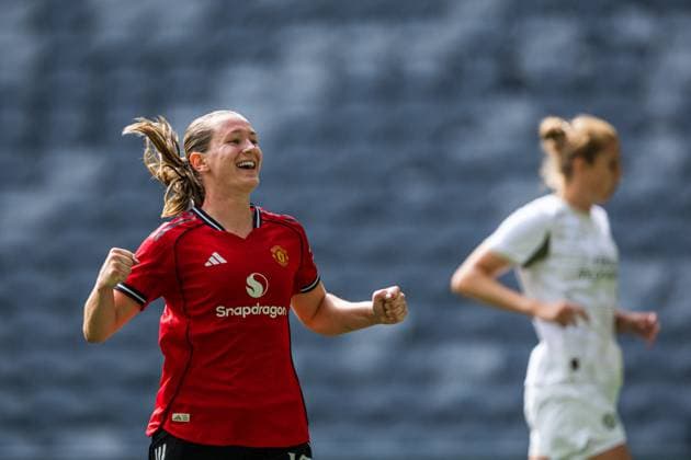 250827 Elisabeth Terland of Manchester United, ManU celebrates after 4-0 during the UEFA Women s Champions League qualifying match between Manchester United and PSV Eindhoven on August 27, 2025 in Stockholm. Photo: Jonathan Näckstrand BILDBYRAN COP 94 JN0223 fotboll football soccer fotball uefa womens champions league manchester united wfc psv eindhoven dam bbeng jubel celebration Copyright: JONATHANxNÄCKSTRAND BB250827JN018