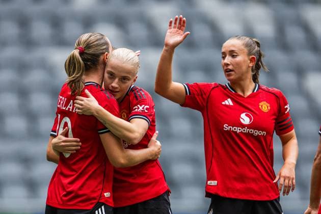 250827 Elisabeth Terland and Anna Sandberg of Manchester United, ManU celebrate after 1-0 during the UEFA Women s Champions League qualifying match between Manchester United and PSV Eindhoven on August 27, 2025 in Stockholm. Photo: Jonathan Näckstrand BILDBYRAN COP 94 JN0223 fotboll football soccer fotball uefa womens champions league manchester united wfc psv eindhoven dam bbeng jubel celebration Copyright: JONATHANxNÄCKSTRAND BB250827JN039