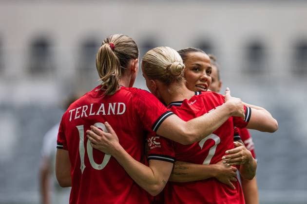 250827 Elisabeth Terland, Anna Sandberg and Celin Bizet Donnum of Manchester United, ManU celebrate after 2-0 during the UEFA Women s Champions League qualifying match between Manchester United and PSV Eindhoven on August 27, 2025 in Stockholm. Photo: Jonathan Näckstrand BILDBYRAN COP 94 JN0223 fotboll football soccer fotball uefa womens champions league manchester united wfc psv eindhoven dam bbeng jubel celebrate Copyright: JONATHANxNÄCKSTRAND BB250827JN060