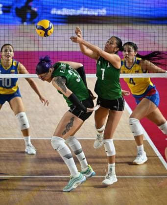 (250825) -- CHIANG MAI, Aug. 25, 2025 -- Gloria Argentina Ung Enriquez (2nd R) of Mexico competes during the Preliminary Phase Pool F match between Colombia and Mexico at the Volleyball Women s World Championship, WM, Weltmeisterschaft in Chiang Mai, Thailand, Aug. 27, 2025. ) (SP)THAILAND-CHIANG MAI-VOLLEYBALL-WOMEN S WORLD CHAMPIONSHIP-COLOMBIA VS MEXICO HouxZhaokang 